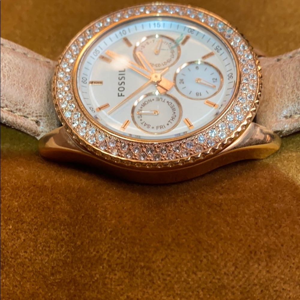 Great condition rose gold leather Fossil watch - Picture 4 of 8